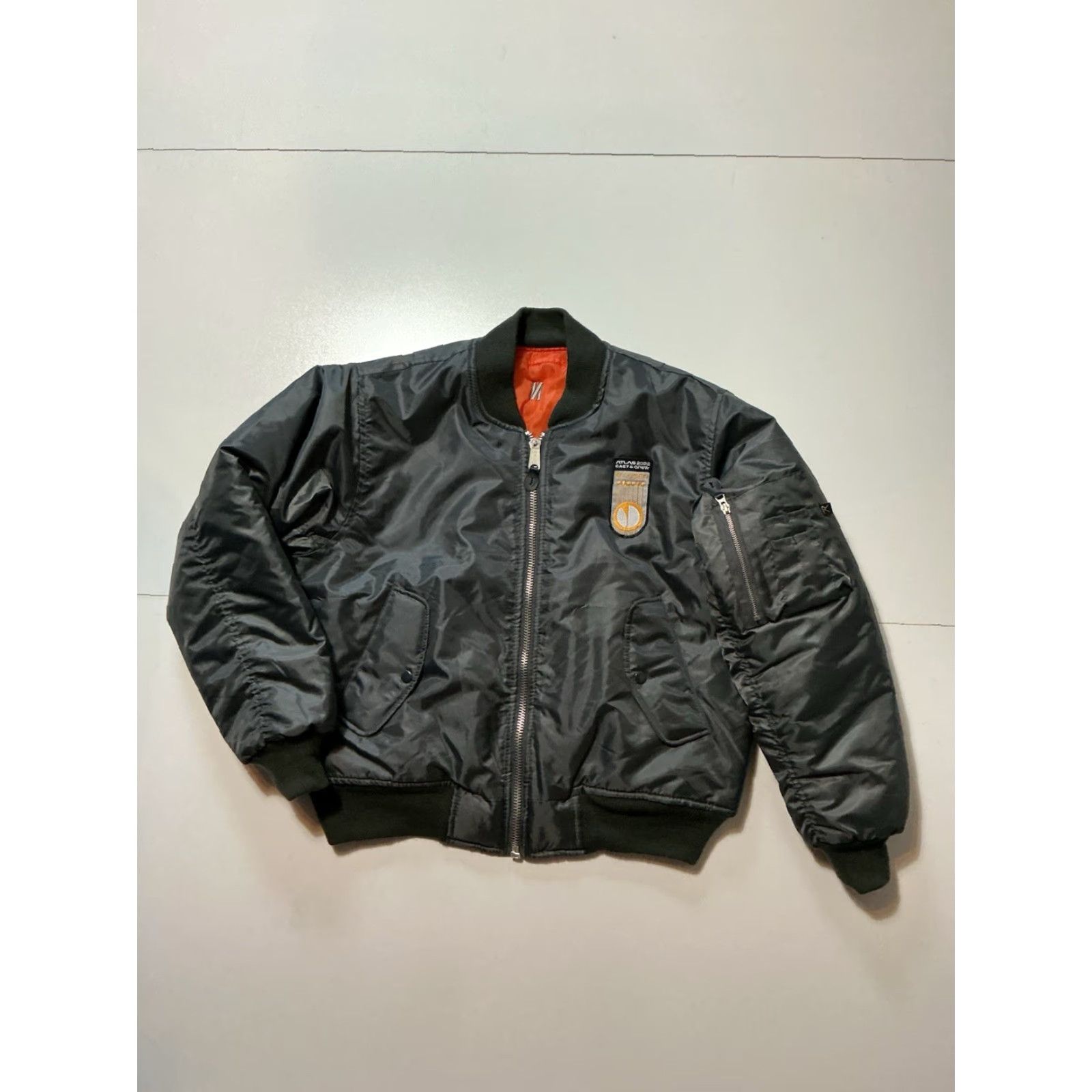 Rothco VINTAGE Netflix Atlas 2022 Ranger Cast & Crew Sci Fi Movie Film Jennifer Lopez MA-1 Flight Bomber Full Zip Reversible Jacket S Gray Mens Size US S / EU 44-46 / 1 - 2 Thumbnail