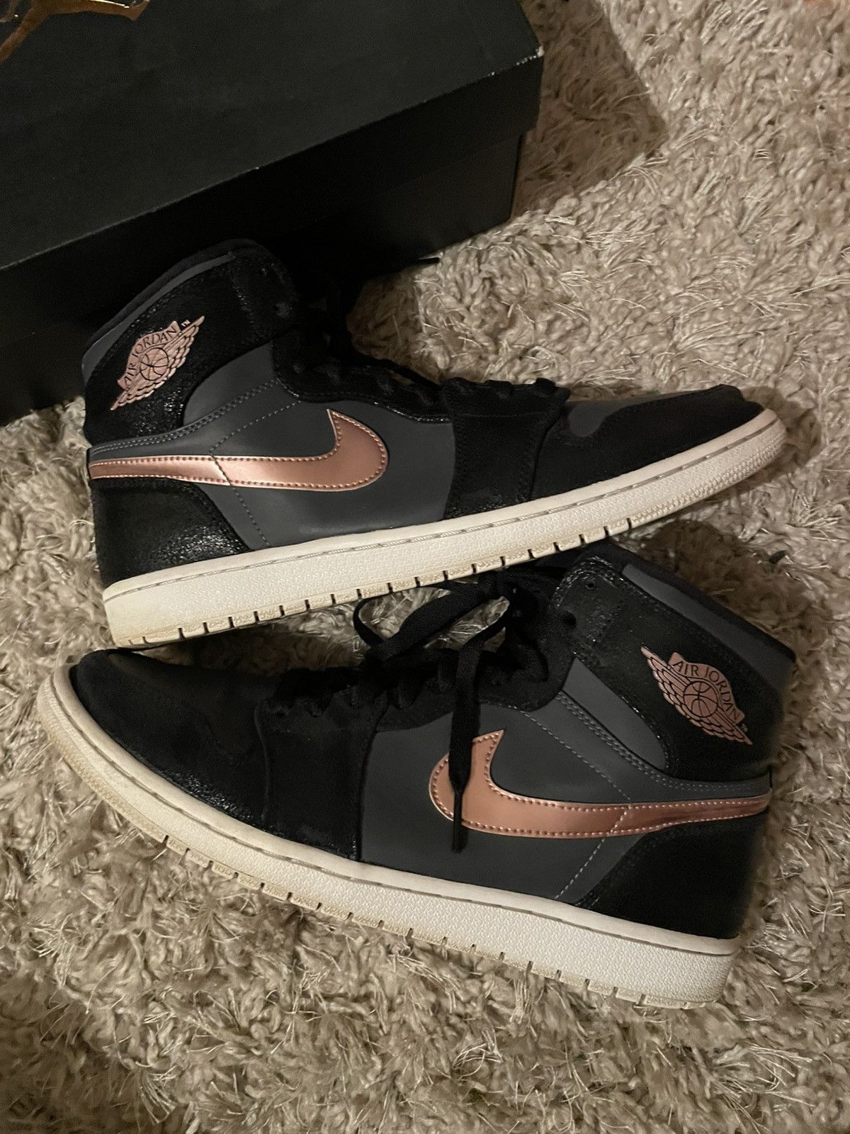 Jordan Brand Jordan 1 Bronze Metal Size US 11.5 / EU 44-45 - 2 Thumbnail