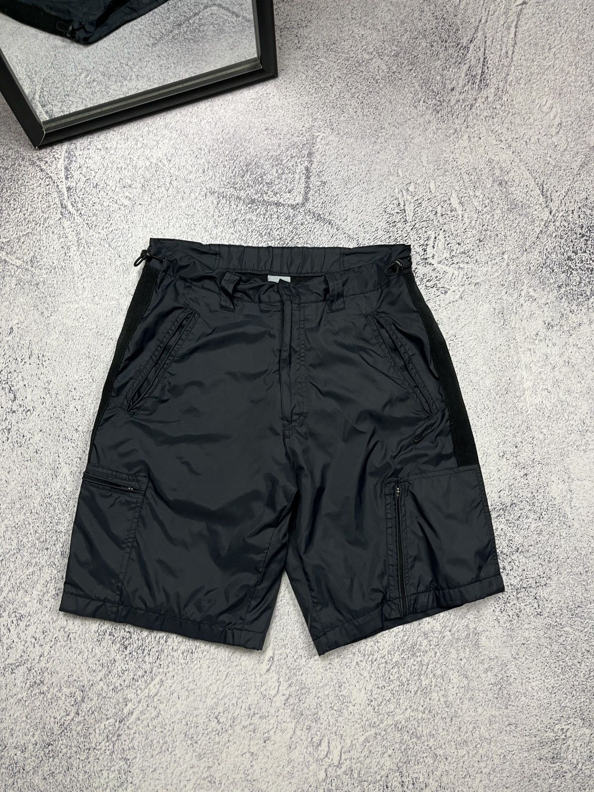 Nike Vintage 00’s Nike Vintage Nylon Shorts Swoosh Y2K Black Hype Size US 31 - 1 Thumbnail