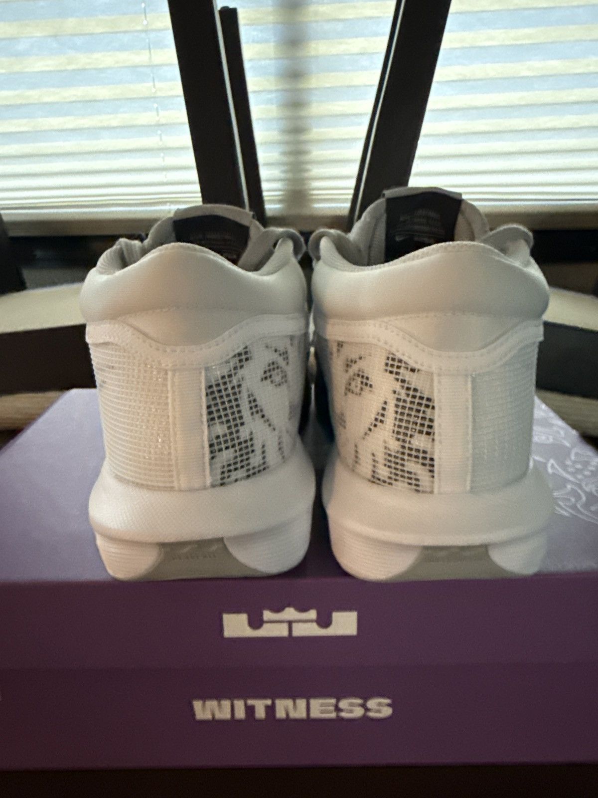 Nike NEW Nike LeBron Witness VIII 8, size 8.5, OG Box, DS, MINT! Size US 8.5 / EU 41-42 - 9 Thumbnail