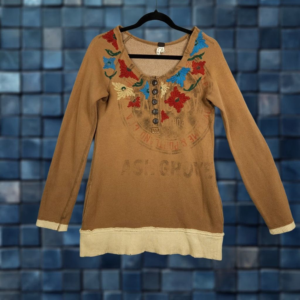 Free People Free People Women's brown Distressed Embroidery Fleece Top S Shirt Adult Regular Brown Embroidery Fall 90s Mens Womens Boys Girls Size S / US 4 / IT 40 - 1 Thumbnail