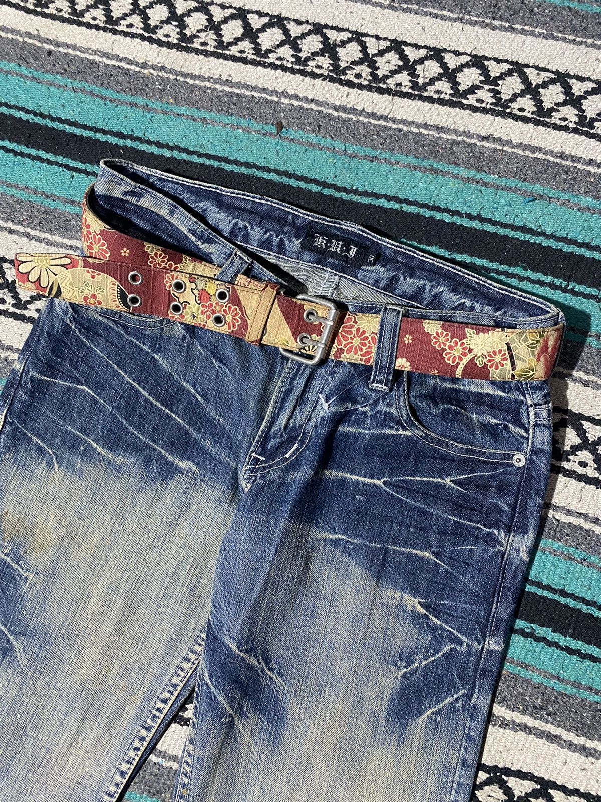 2000s KUI - Fading Distressed Denim Pants