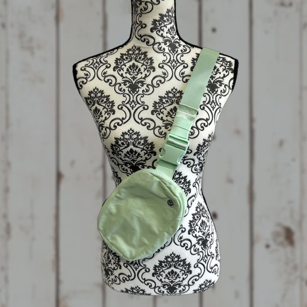 Lululemon LULULEMON Everywhere Belt Bag Women Mint Green Nylon Size ONE SIZE - 1 Thumbnail