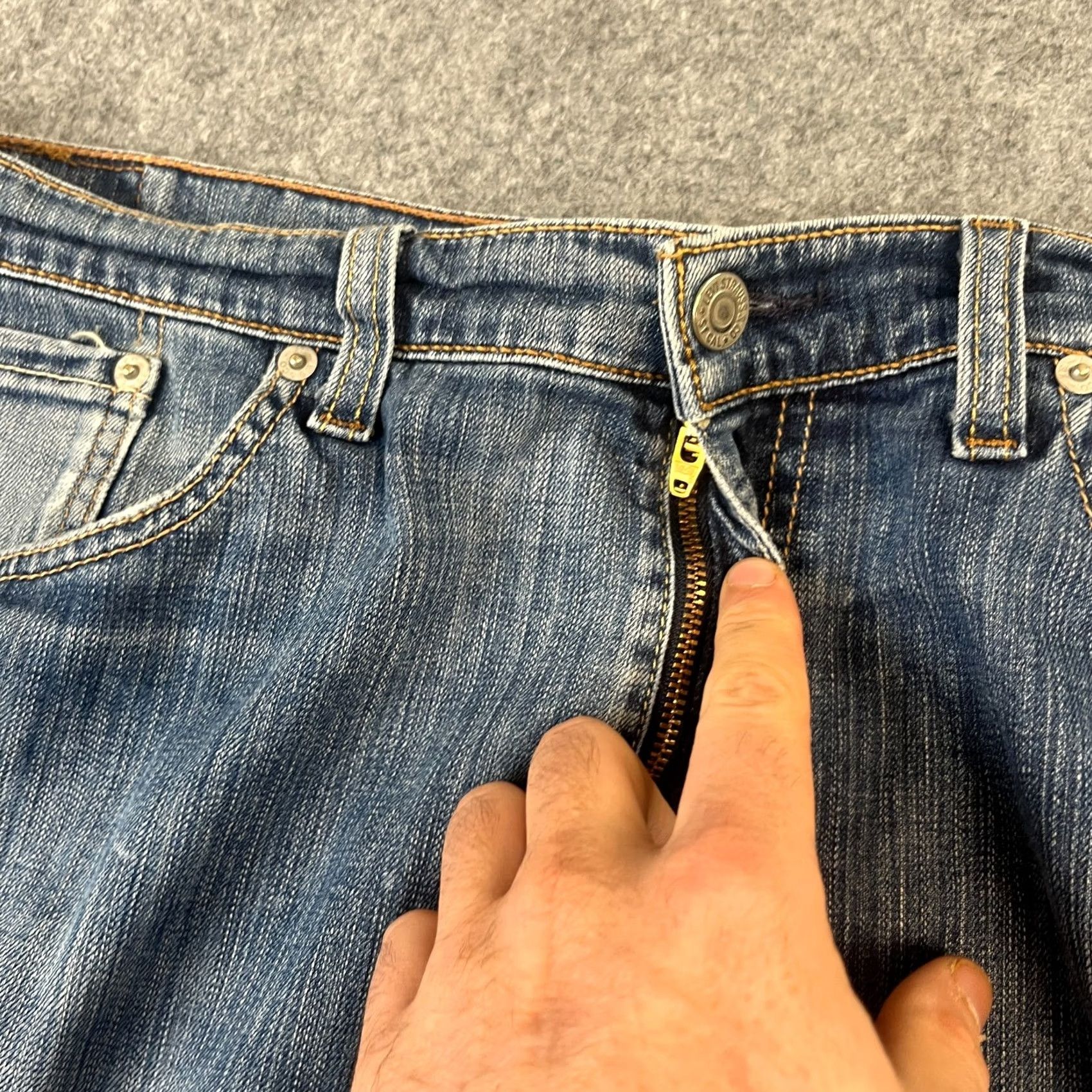 Levi's Levi's Mens Jeans Relaxed Straight 36 30 Mid Wash Blue Whiskers 5-Pocket Denim Vintage Size US 36 / EU 52 - 7 Thumbnail