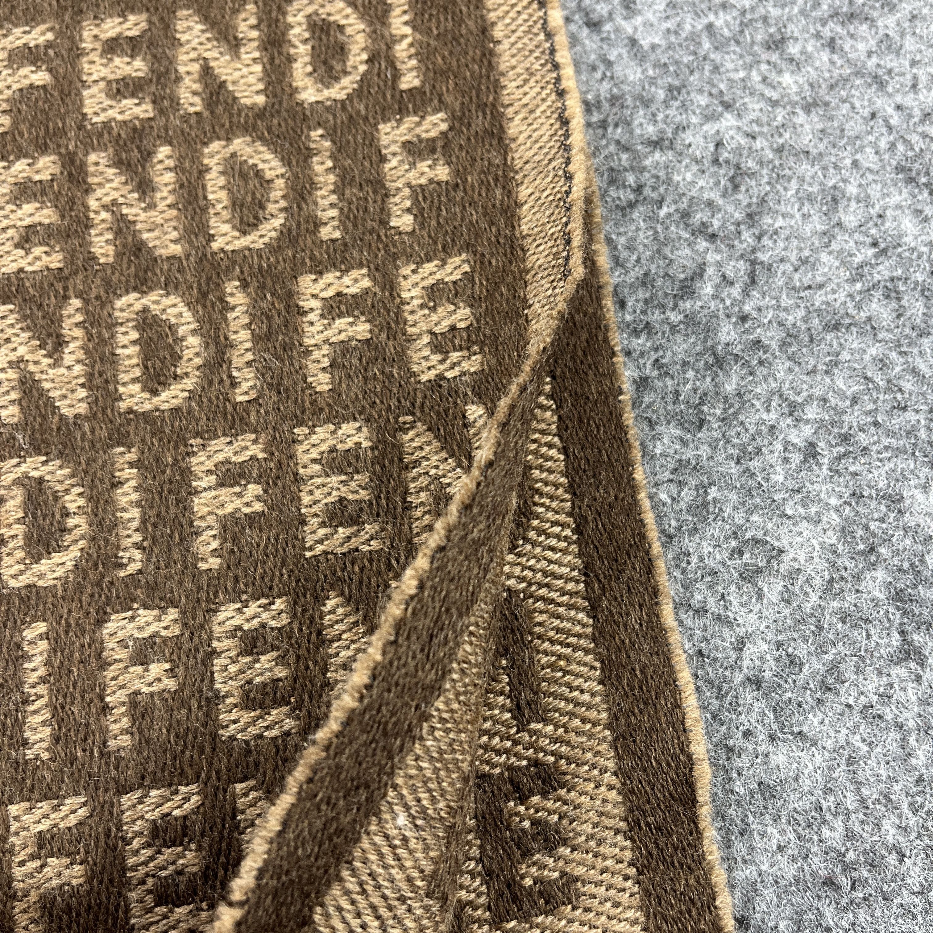 Fendi Scarf / Muffler / Neckwear K048