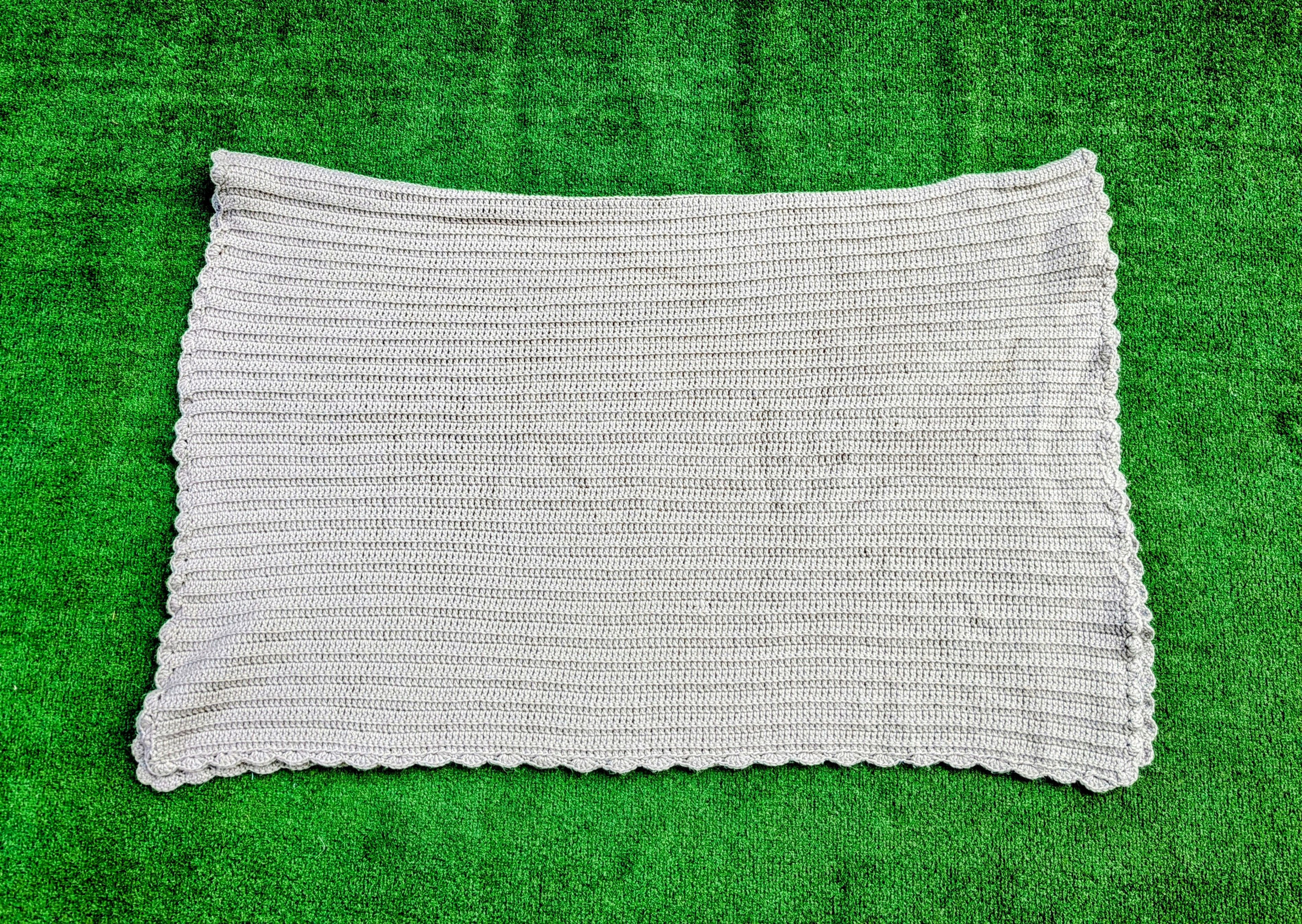 Designer Crocheted Handmade 46" x 60" Classic Throw Cover Blanket EUC Size ONE SIZE - 3 Thumbnail