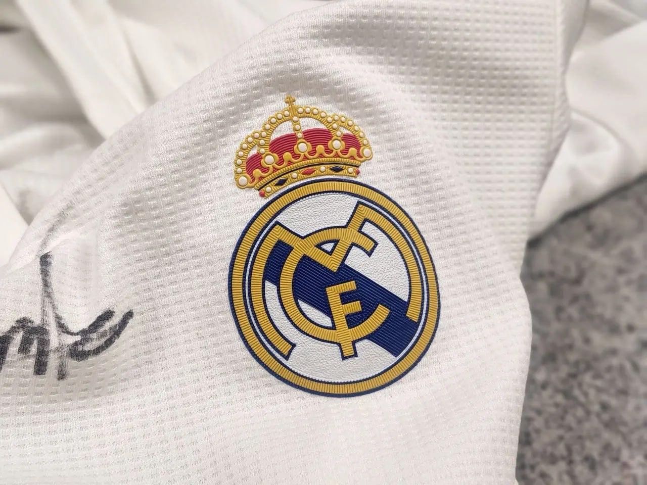 Adidas Aut 2015-16 Adidas Real Madrid Long Sleeve Jersey Shirt Home Size US M / EU 48-50 / 2 - 16 Thumbnail