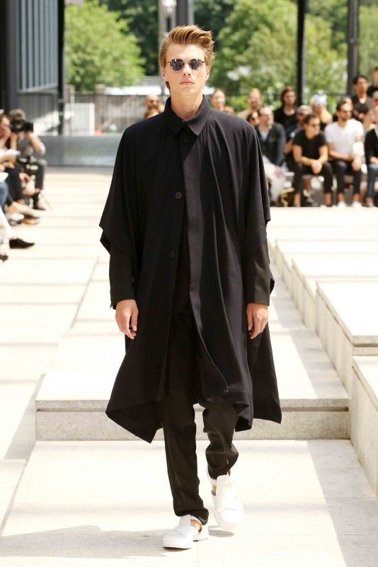 Issey Miyake Issey Miyake Men S/S 2017 Runway Look 38 — Cape-Style Jacket Size US L / EU 52-54 / 3 - 1 Thumbnail