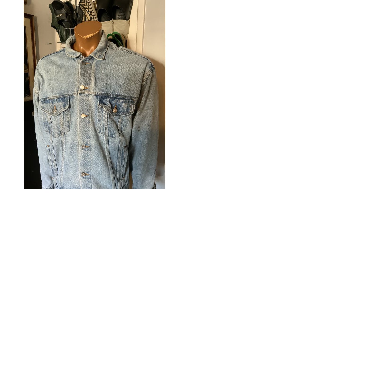 Vintage VINTAGE 80s 90s TGI Friday’s Throughout The World Embossed Denim Jean Jacket Sz. L Men’s? Size US 33 - 9 Thumbnail