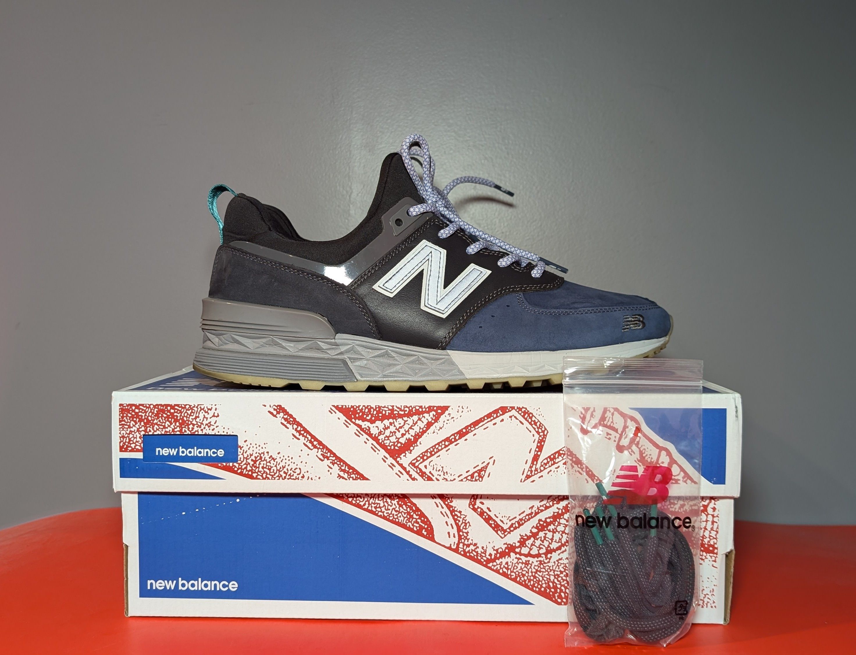 New Balance Size 9.5 - New Balance Mita Sneakers x 574 Black Blue Size US 9.5 / EU 42-43 - 1 Thumbnail