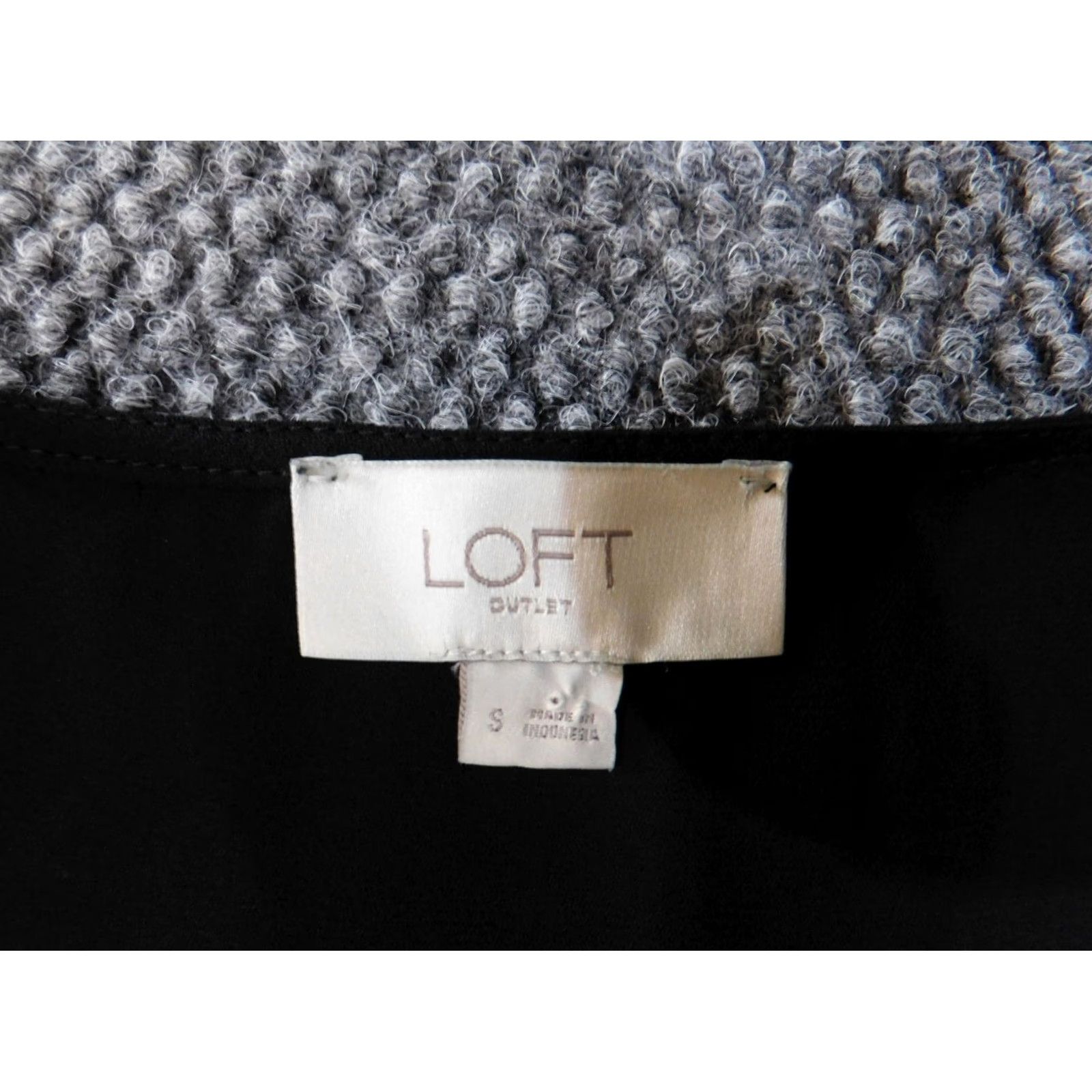 Ann Taylor Ann Taylor Loft Blouse Shirt Womens S Black Polyester Round Neck Long Sleeve Pullover Casual Casual Sleeve Regular Breathable Size S / US 4 / IT 40 - 4 Thumbnail