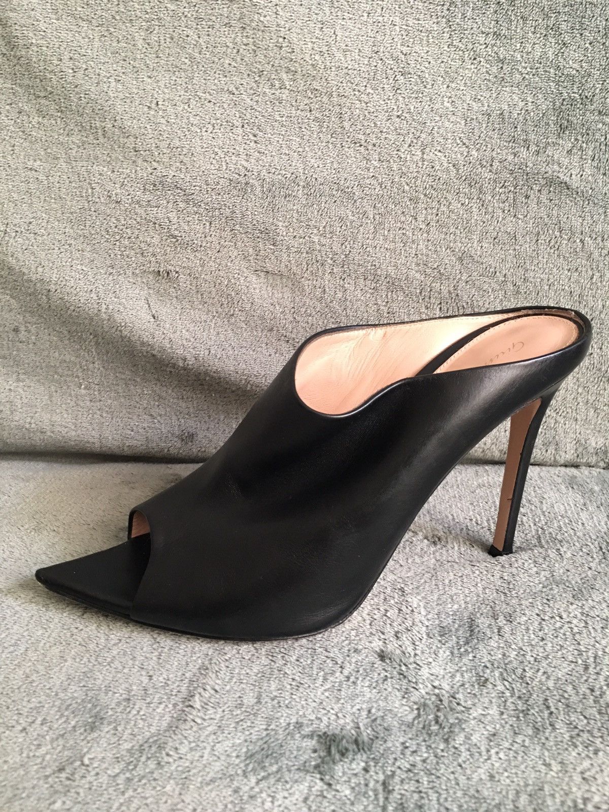 Gianvito Rossi Gianvito Rossi Nova Leather Mules Heels Shoe EU 37.5 Size US 7.5 / IT 37.5 - 7 Thumbnail