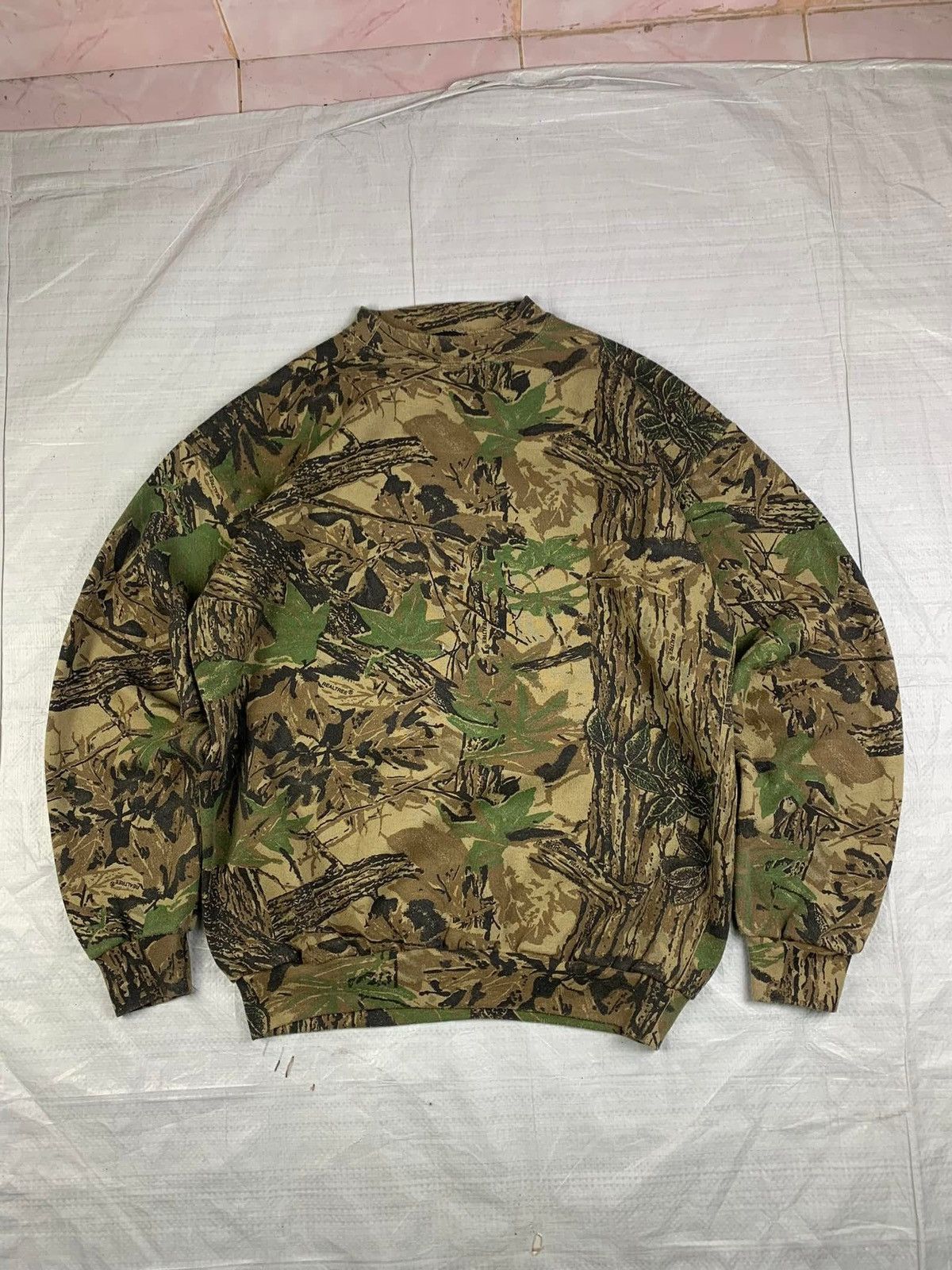 Carhartt × Vintage Crazy Vintage Faded Carhartt Style Realtree Camo Crewneck Size US L / EU 52-54 / 3 - 1 Thumbnail