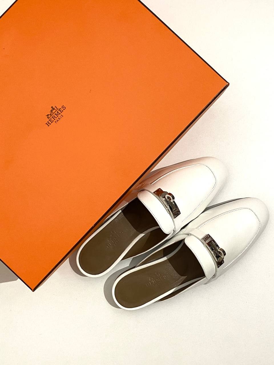 Hermes Hermes Kelly Buckle Logo White Leather Oz Flat Mules Shoes Size US 5 / IT 35 - 10 Thumbnail