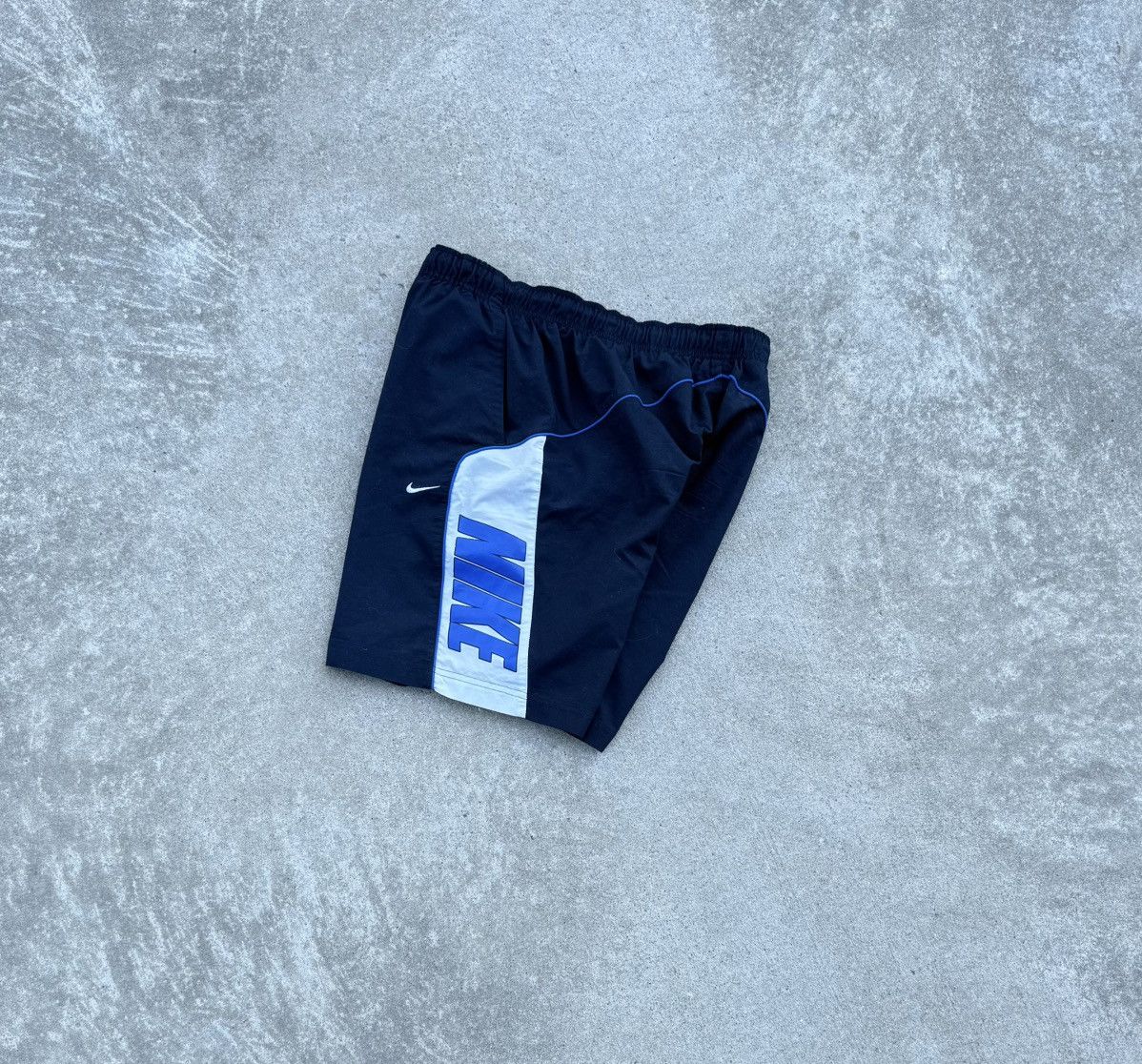 Nike Vintage Nike avantgarde streetwear wide oversized shorts Size US 32 / EU 48 - 1 Thumbnail