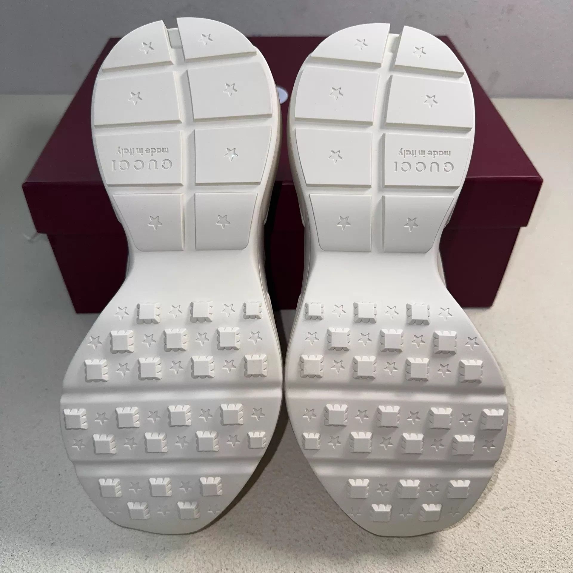 Gucci GUCCI Rhyton Off-White Red Logo Dad Shoe US 41.5 Size US 8.5 / EU 41-42 - 4 Thumbnail