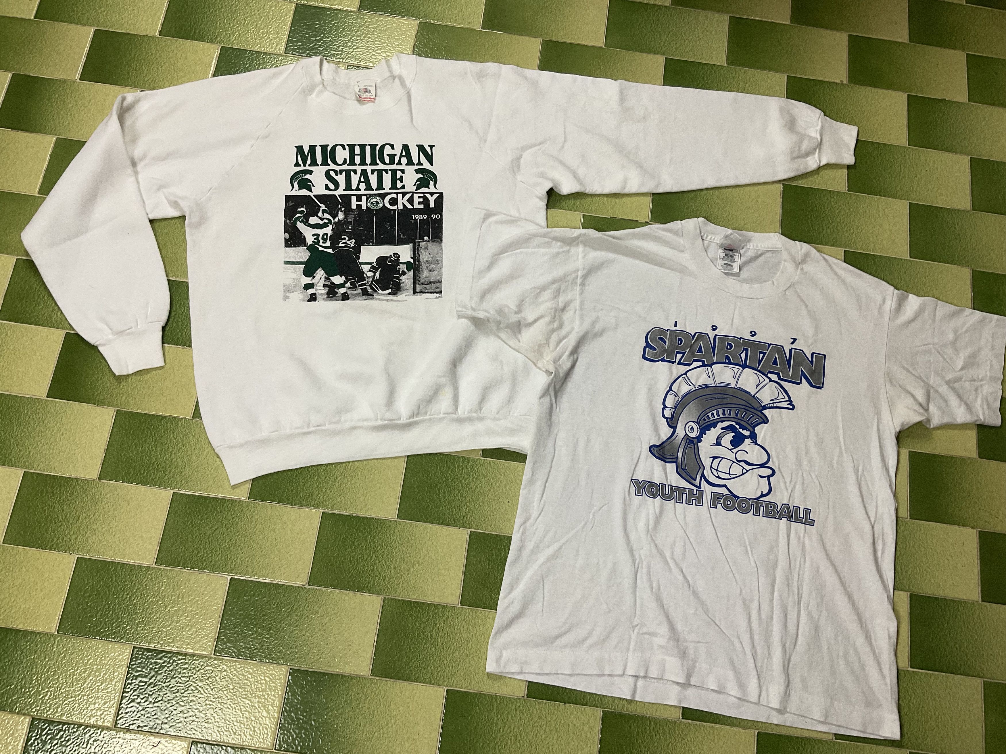 image of NCAA x Sports Specialties Vintage 1989-90 Michigan Spartans Sweatshirt Free VTG Tee in White (Size 