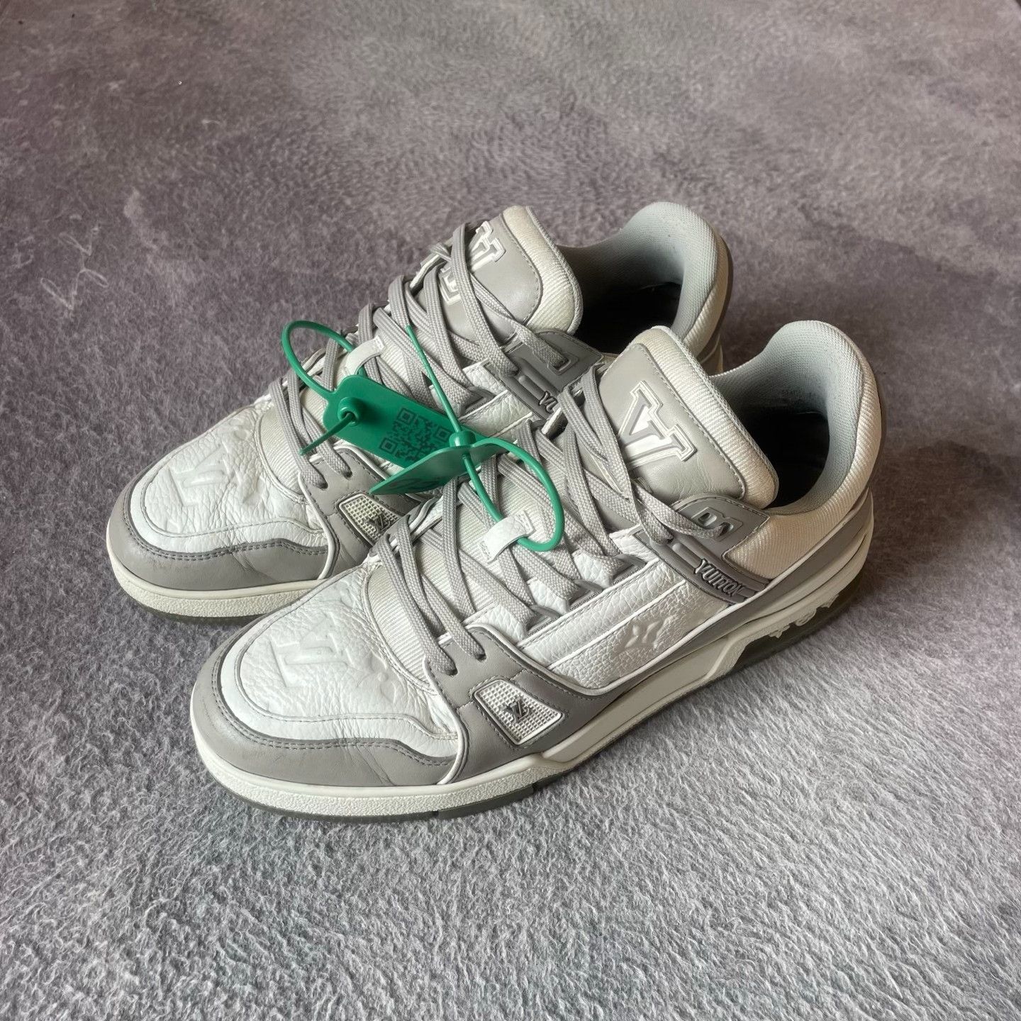 Louis Vuitton Louis Vuitton Training White Lowtop Sneakers 42 Men Size US 9 / EU 42 - 1 Thumbnail