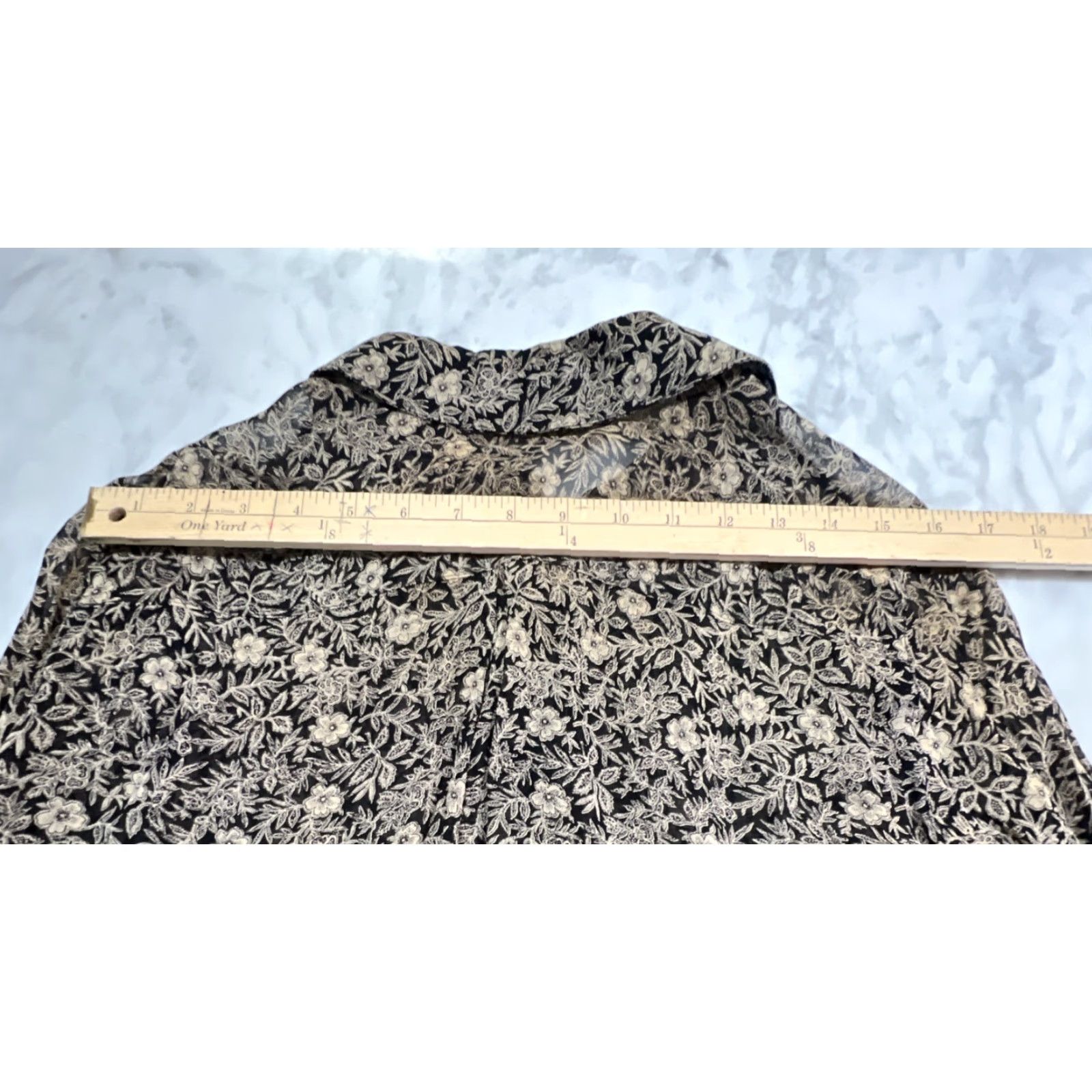 Bcbgmaxazria VINTAGE BCBGMAXAZRIA Blouse Floral Sheer Long Sleeve L Cuff Drape USA Women's L Black Pattern Floral Vintage Yes Size L / US 10 / IT 46 - 6 Thumbnail