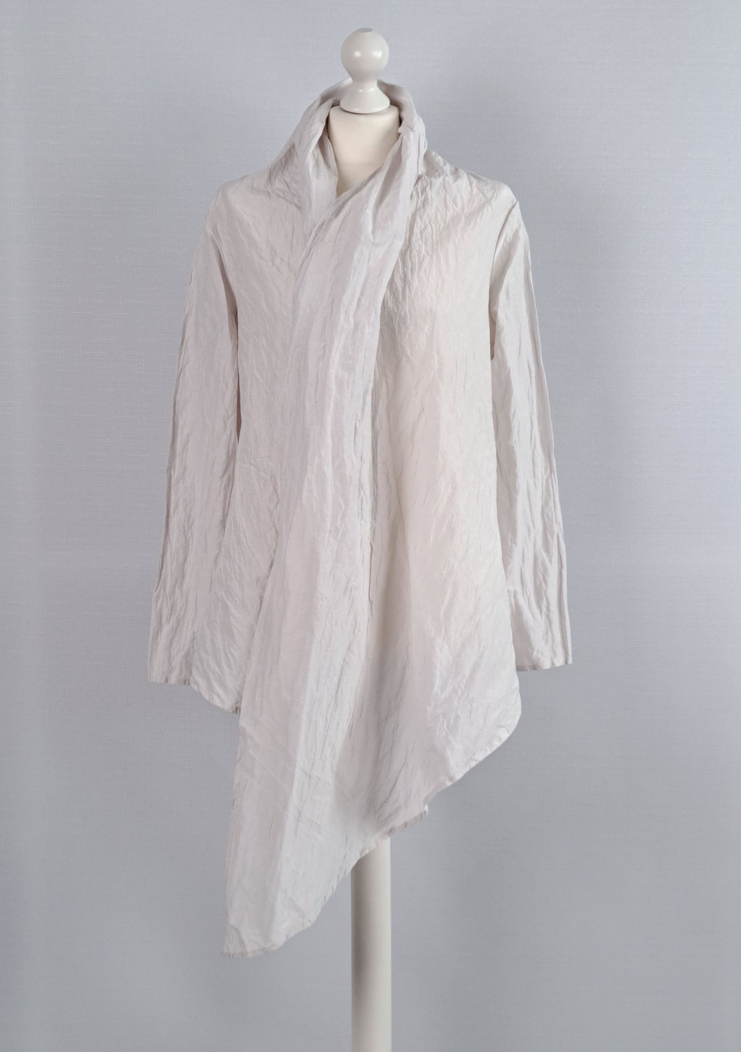 Annette Gortz Annette Gortz chic avant-garde asymmetric shirt. Size 36 Size S / US 4 / IT 40 - 4 Thumbnail