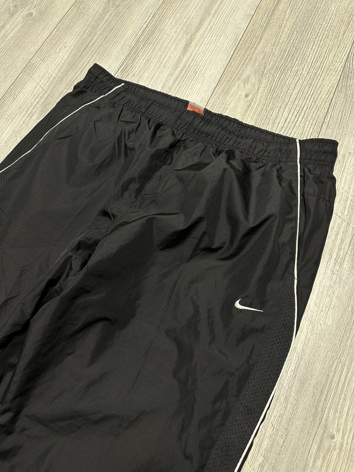 Nike Nike y2k Vintage Baggy Boxy Nylon Drill Track Pants Size US 36 / EU 52 - 2 Thumbnail