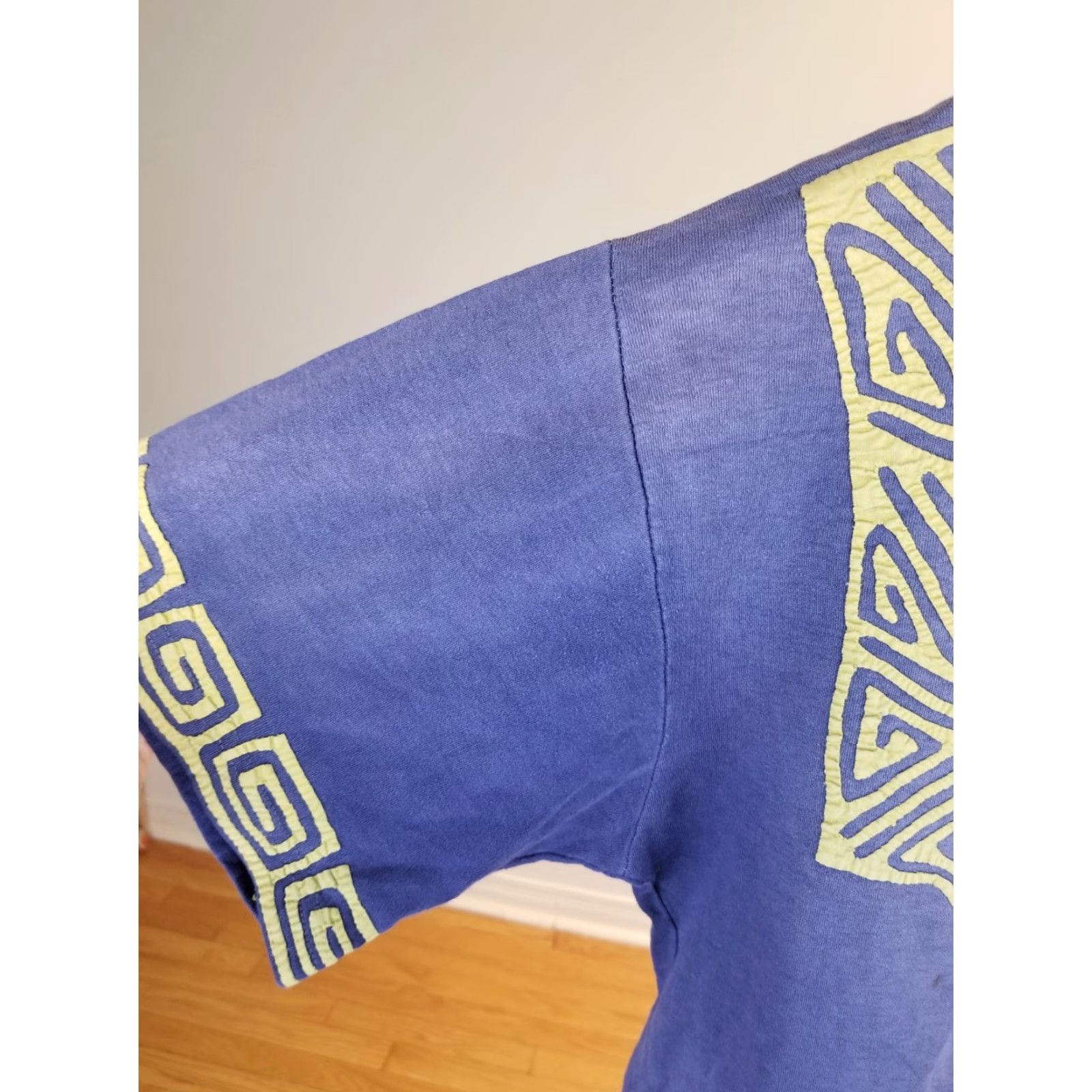 Vintage VINTAGE 90' SUN FADED TRIBAL ETHNIC PATTERN GEOMETRIC AZTEC BLUE T-SHIRT SZ XL Shirt Men XL Blue 90s Vintage AZTEC Tribal Geometric Sun Fade T-Shirt Size US XL / EU 56 / 4 - 5 Thumbnail