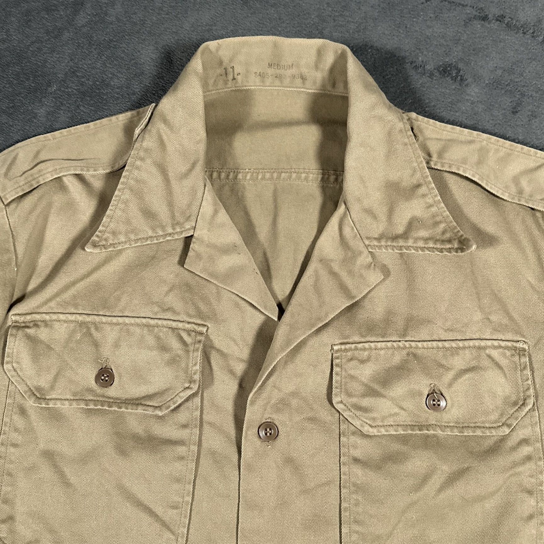 Vintage VINTAGE US ARMY Shirt Mens Khaki Stencil Utility Field Specialist Patch 70s Mili Size US M / EU 48-50 / 2 - 2 Thumbnail