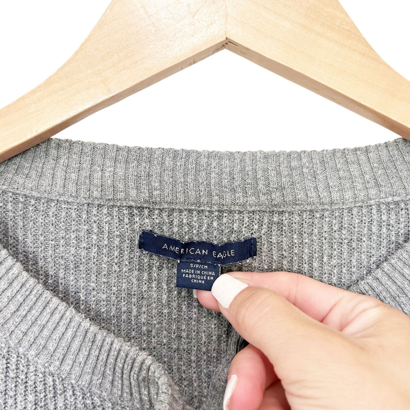 American Eagle Outfitters American Eagle Gray Ribbed Henley Sweater Sz S Size S / US 4 / IT 40 - 2 Thumbnail