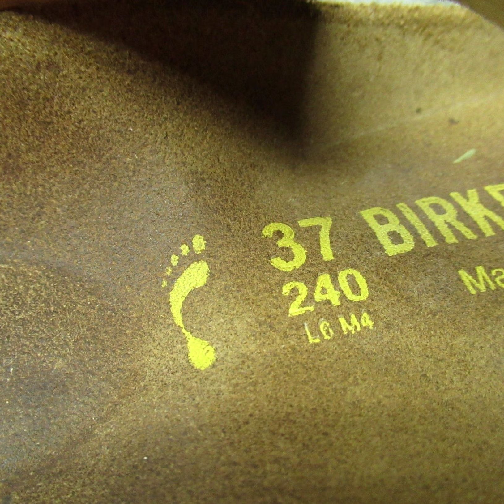 Birkenstock Birkenstock Gizeh Sandals Women 6 Men 4 Thong Pearl White Metallic Cork 37 Size US 6 / IT 36 - 2 Thumbnail