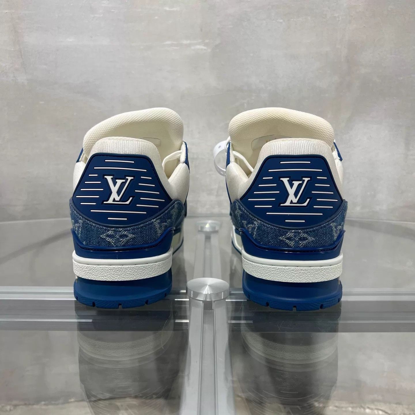 Louis Vuitton LV Trainer White Blue Denim UK6 40 Size US 7 / EU 40 - 6 Thumbnail