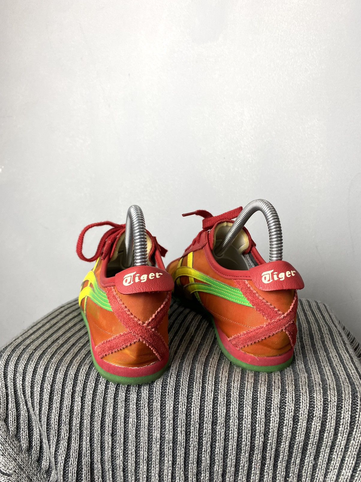 Asics Rare! Vintage Onitsuka Tiger Low Top Sneakers Asics Size US 7 / IT 37 - 4 Thumbnail