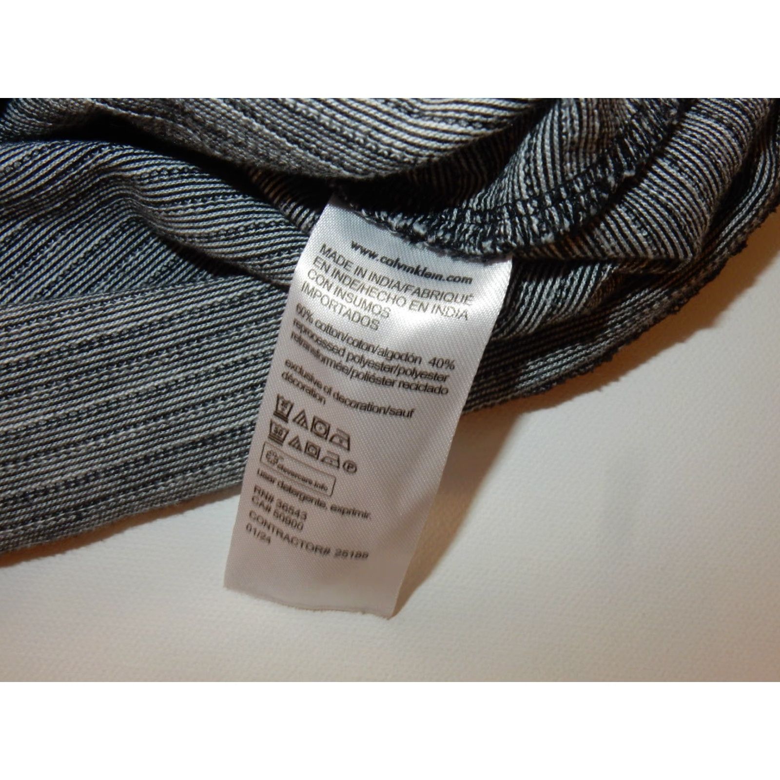 Calvin Klein Calvin Klein T Shirt Mens XL Cotton Blend Gray Short Sleeve Vintage? (No) Size US XL / EU 56 / 4 - 4 Thumbnail