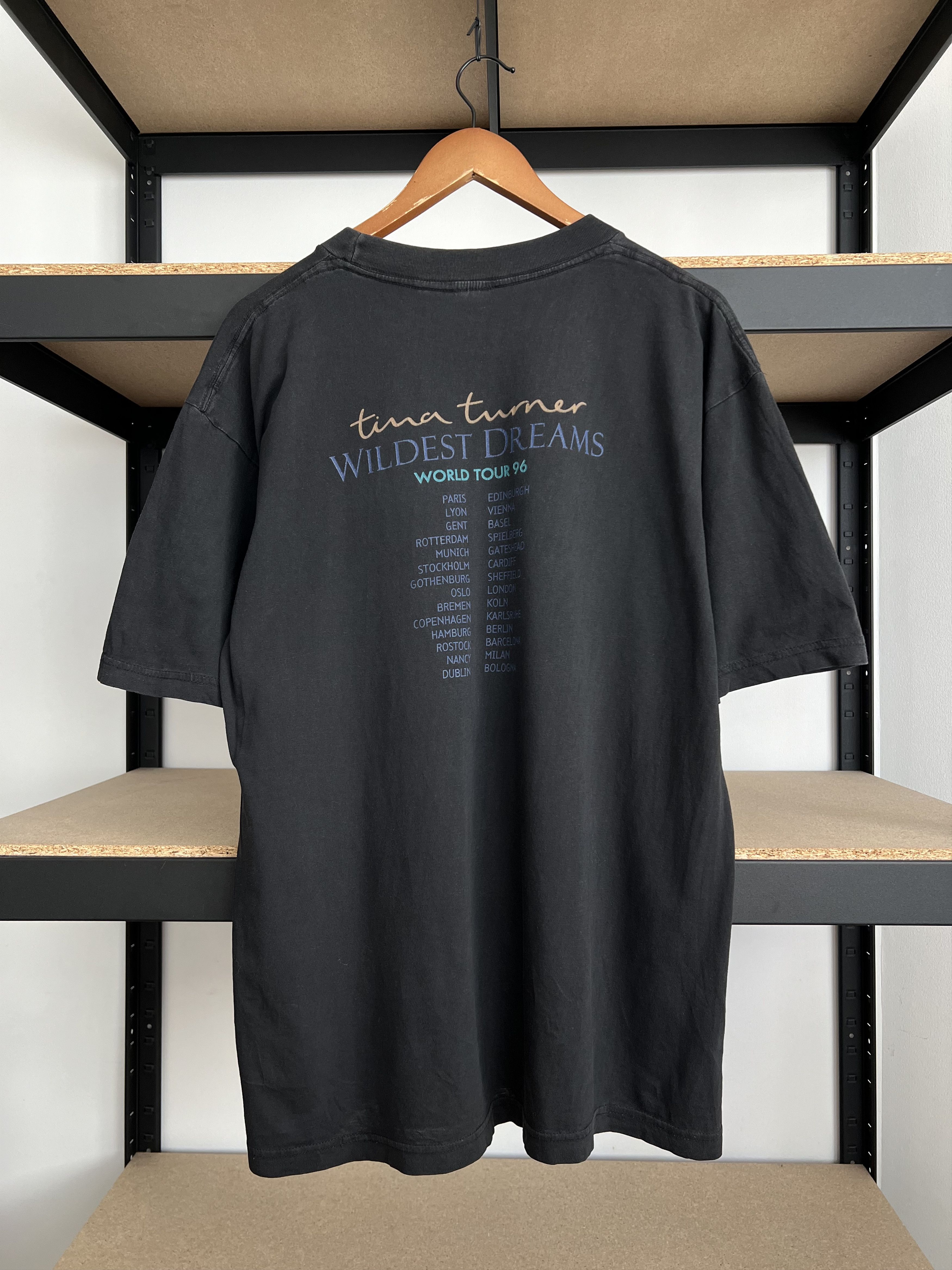 Band Tees Vintage 1996 Tina Turner Wildest Dreams Tour Black T-shirt Size US XL / EU 56 / 4 - 2 Thumbnail