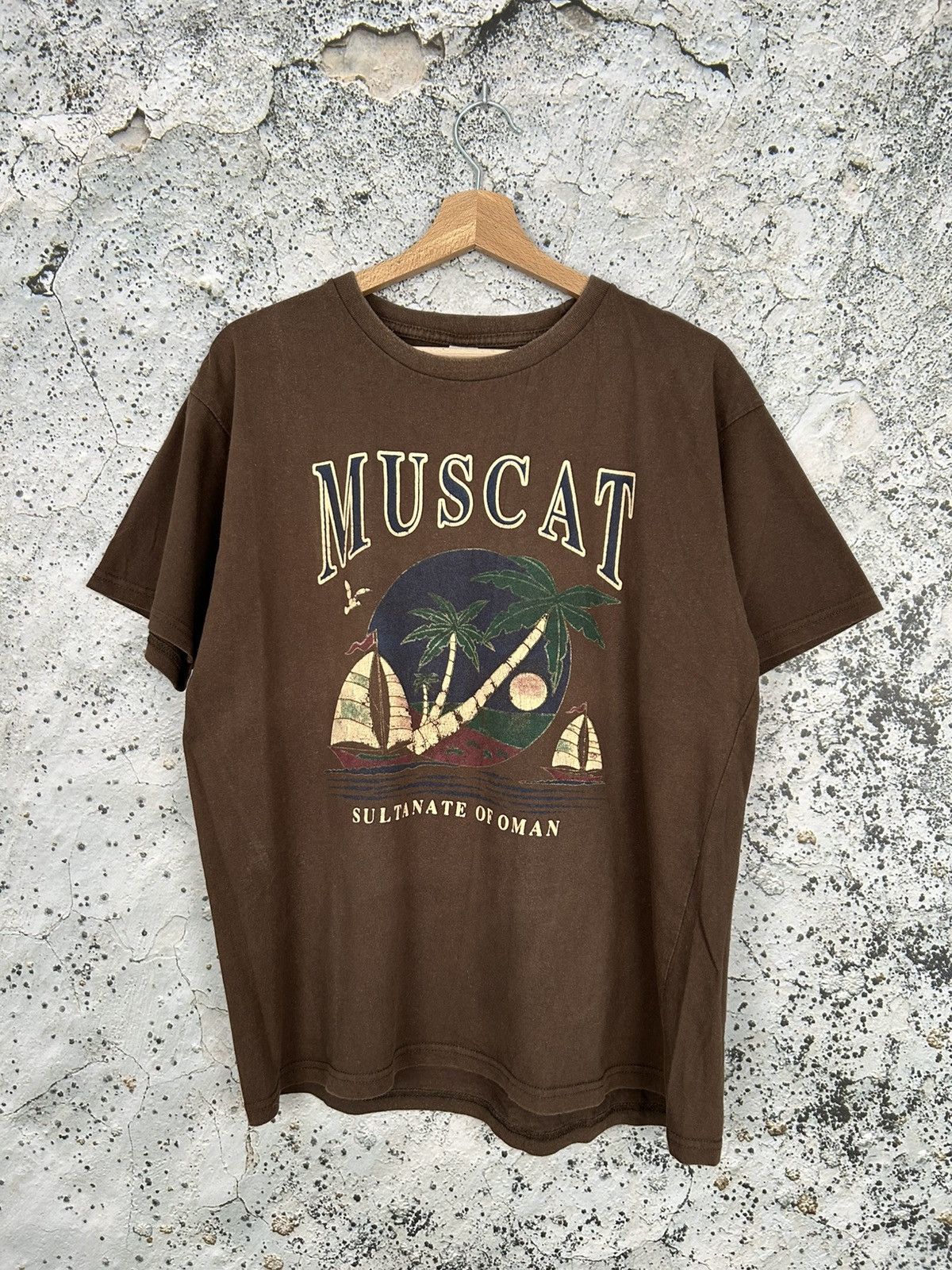 Vintage Vintage Muscat Oman Tourist Graphic Tee Streetwear Skate Size US XL / EU 56 / 4 - 1 Thumbnail