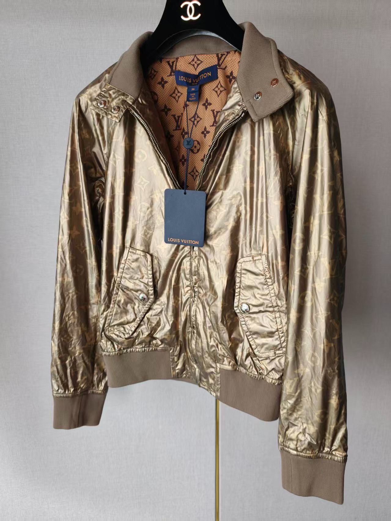 Louis Vuitton LV Metallic Gold Jacket Size US M / EU 48-50 / 2 - 1 Thumbnail