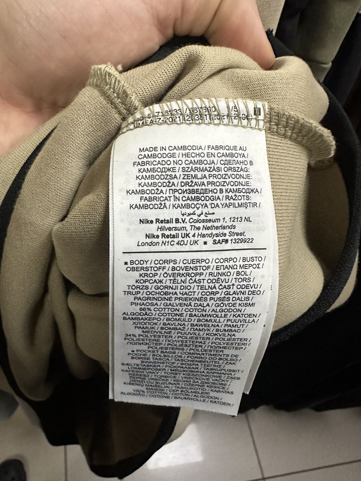 Nike Vintage Nike tech fleece big logo size L very rare beige Size US L / EU 52-54 / 3 - 7 Thumbnail