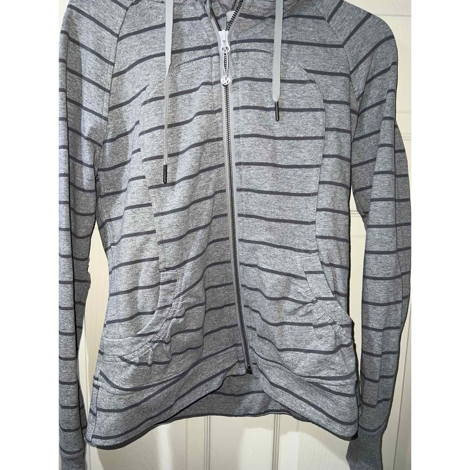 Lululemon Lululemon Movement Jacket Cayman Stripe Grey Size M A002024 Size M / US 6-8 / IT 42-44 - 4 Thumbnail