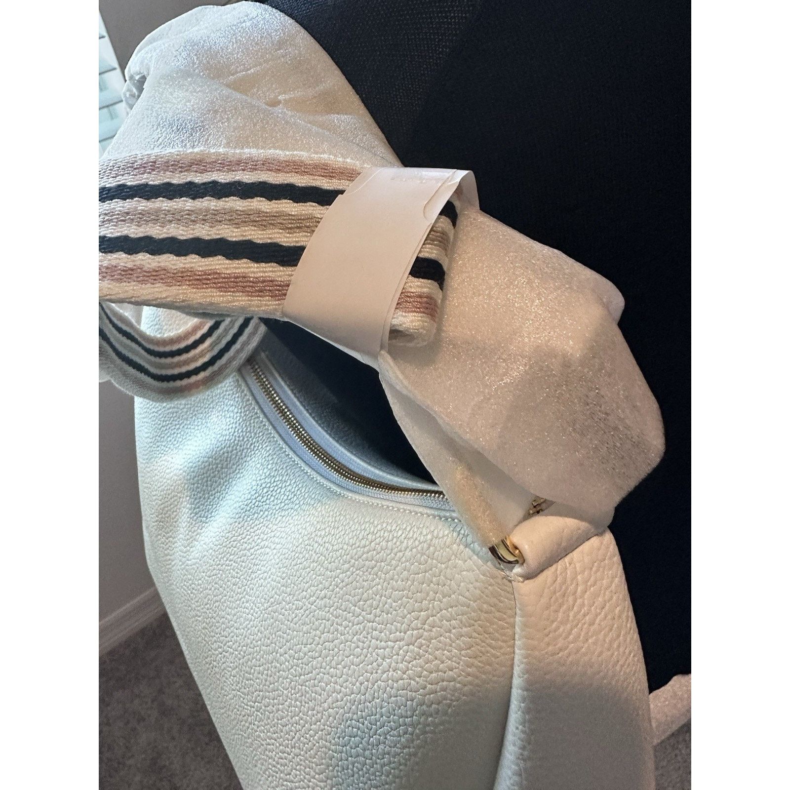 DKNY Dkny Hailey Hobo Crossbody $198 MSRP New NWT Size ONE SIZE - 7 Thumbnail