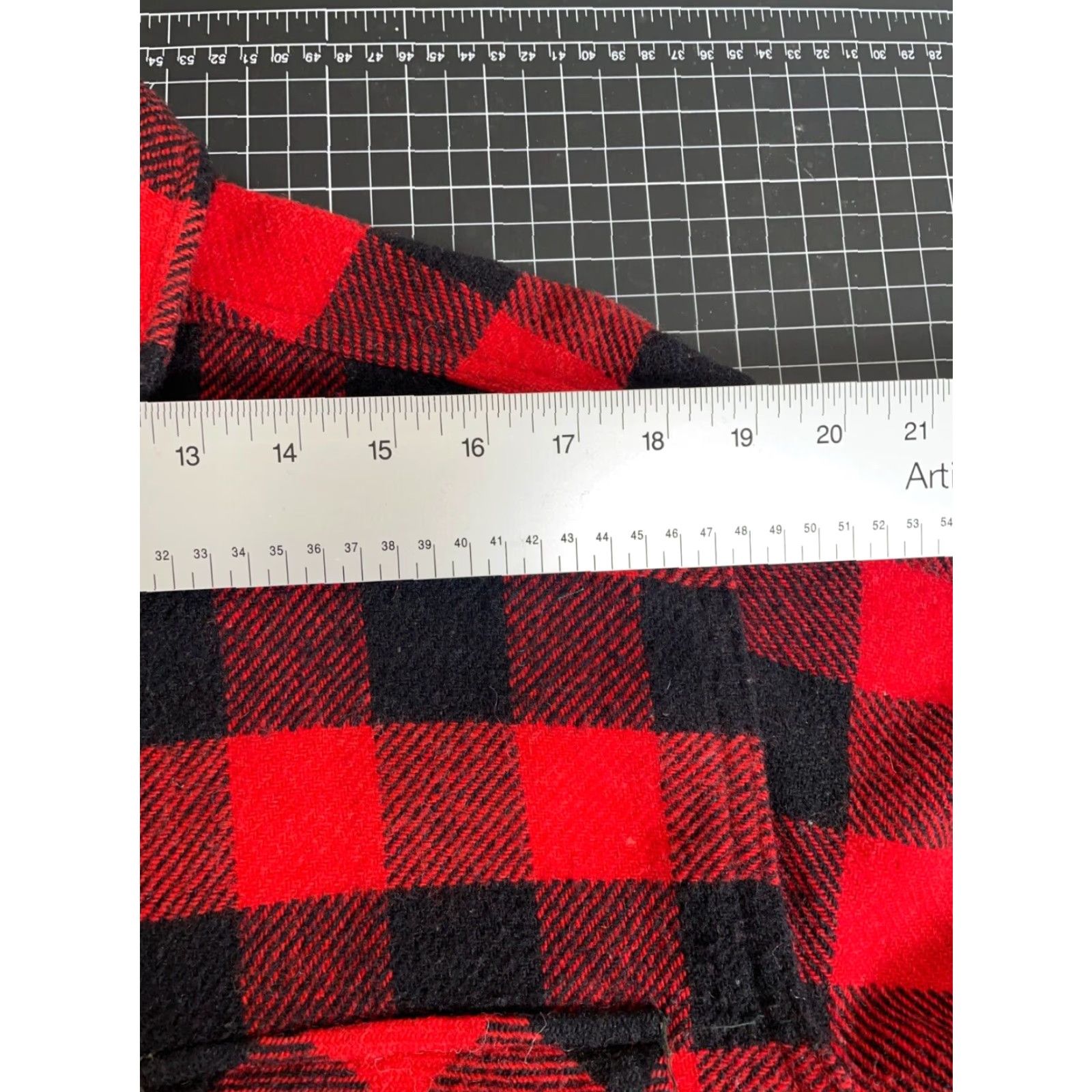 Vintage Vintage Wool Buffalo Plaid Flannel Shirt Adult Large Red and Black 70s 80s Grunge Workwear Men Size US L / EU 52-54 / 3 - 7 Thumbnail