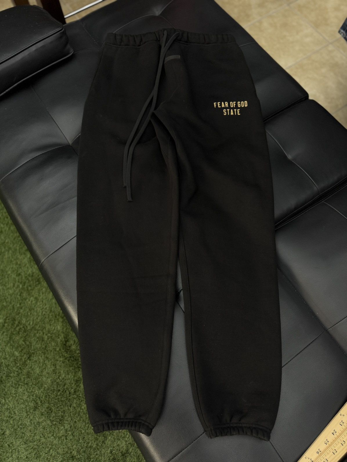 Essentials Fear Of God Essentials Black Sweatpants Size M 🧼 Size US 30 / EU 46 - 1 Thumbnail