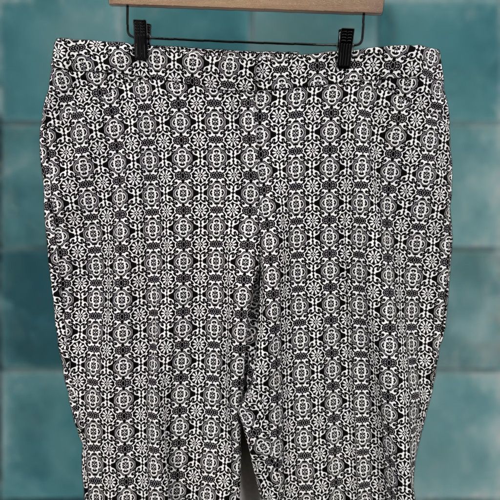Vintage Chicos Secret Stretch Tiles Dress Pants Womens 3.5S Black White Straight Leg NWT Size 40" / US 18 - 1 Thumbnail