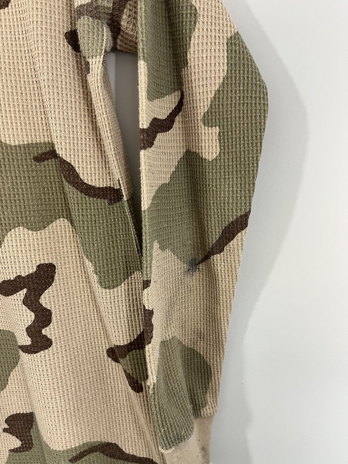 Vintage Distressed Thermal Knit Camo Stained Long Sleeve Size US S / EU 44-46 / 1 - 3 Thumbnail