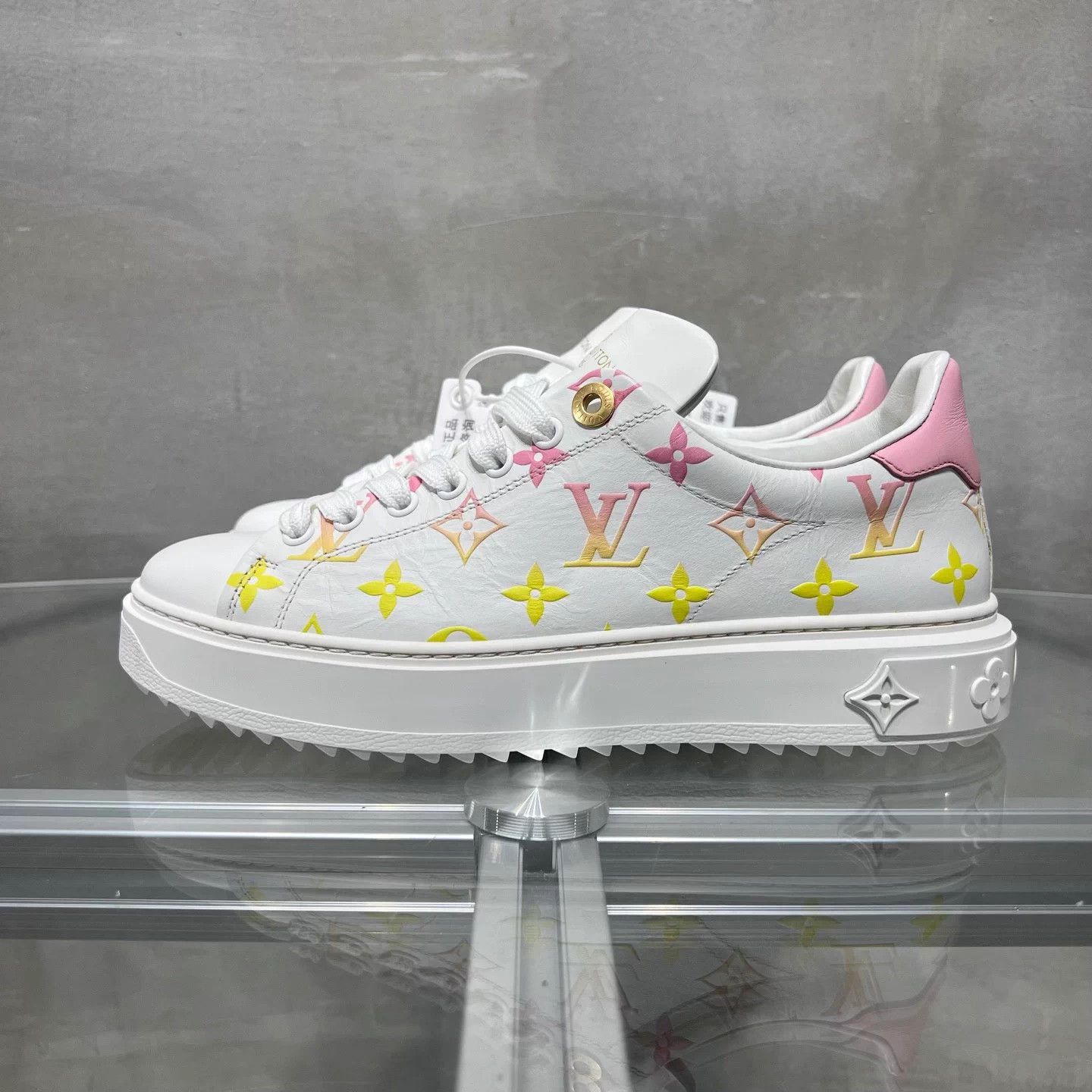 Louis Vuitton LV Time out Colorful Monogram Sneaker UK4 YH26963 Size US 7.5 / IT 37.5 - 3 Thumbnail