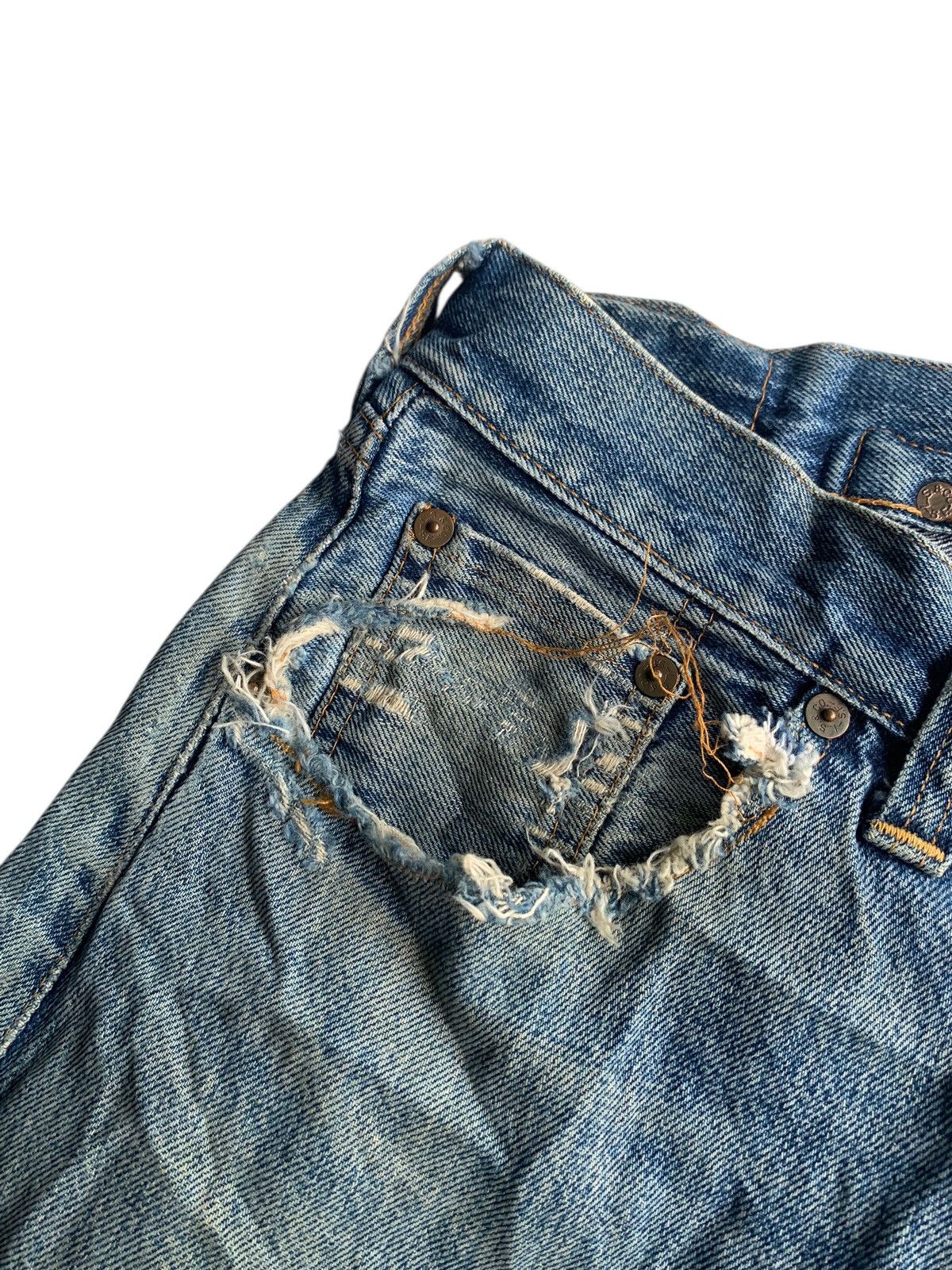 Levi's VINTAGE LEVI’S BIG E SELVEDGE BUCKLE BACK DISTRESSED DENIM Size US 32 / EU 48 - 14 Thumbnail