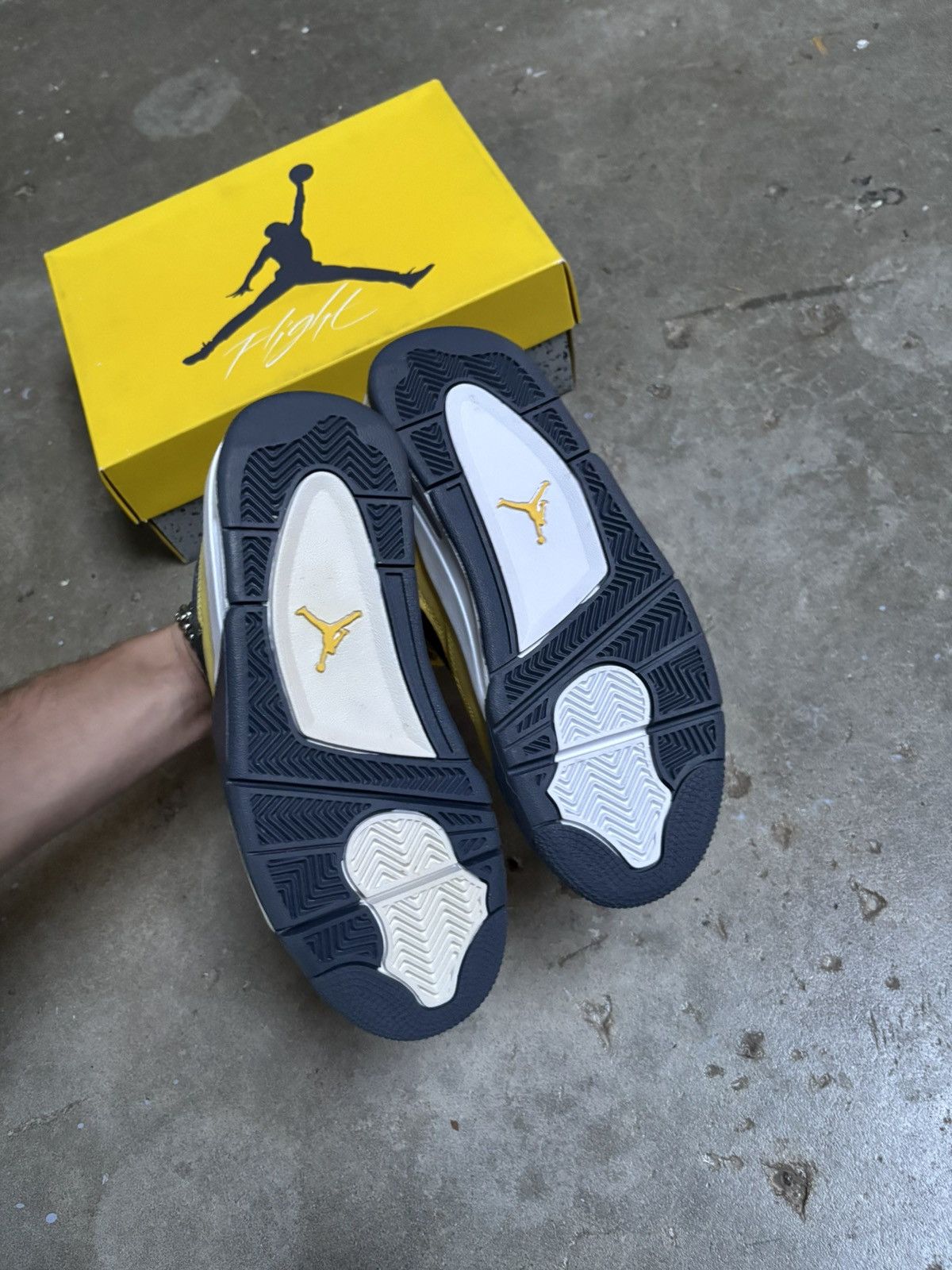 Jordan Brand Air Jordan 4 lightning 5Y Size US 5 / EU 37 - 5 Thumbnail