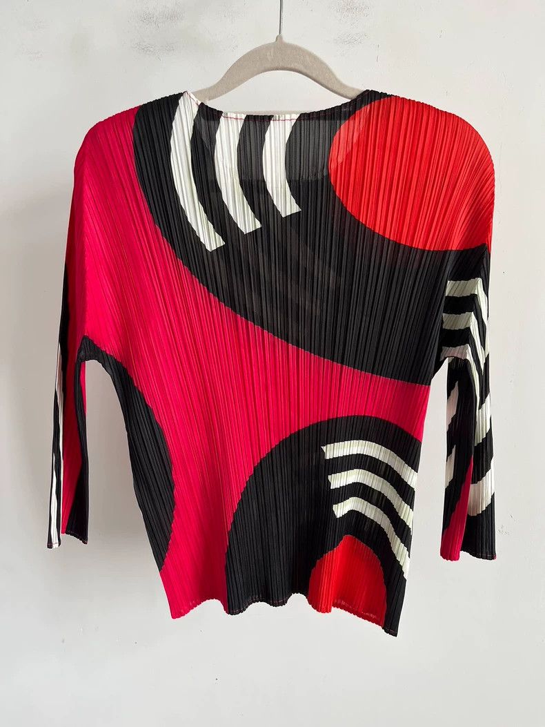 Issey Miyake Issey Miyake size:3 Red and black pleated long-sleeved shi Size S / US 4 / IT 40 - 2 Thumbnail