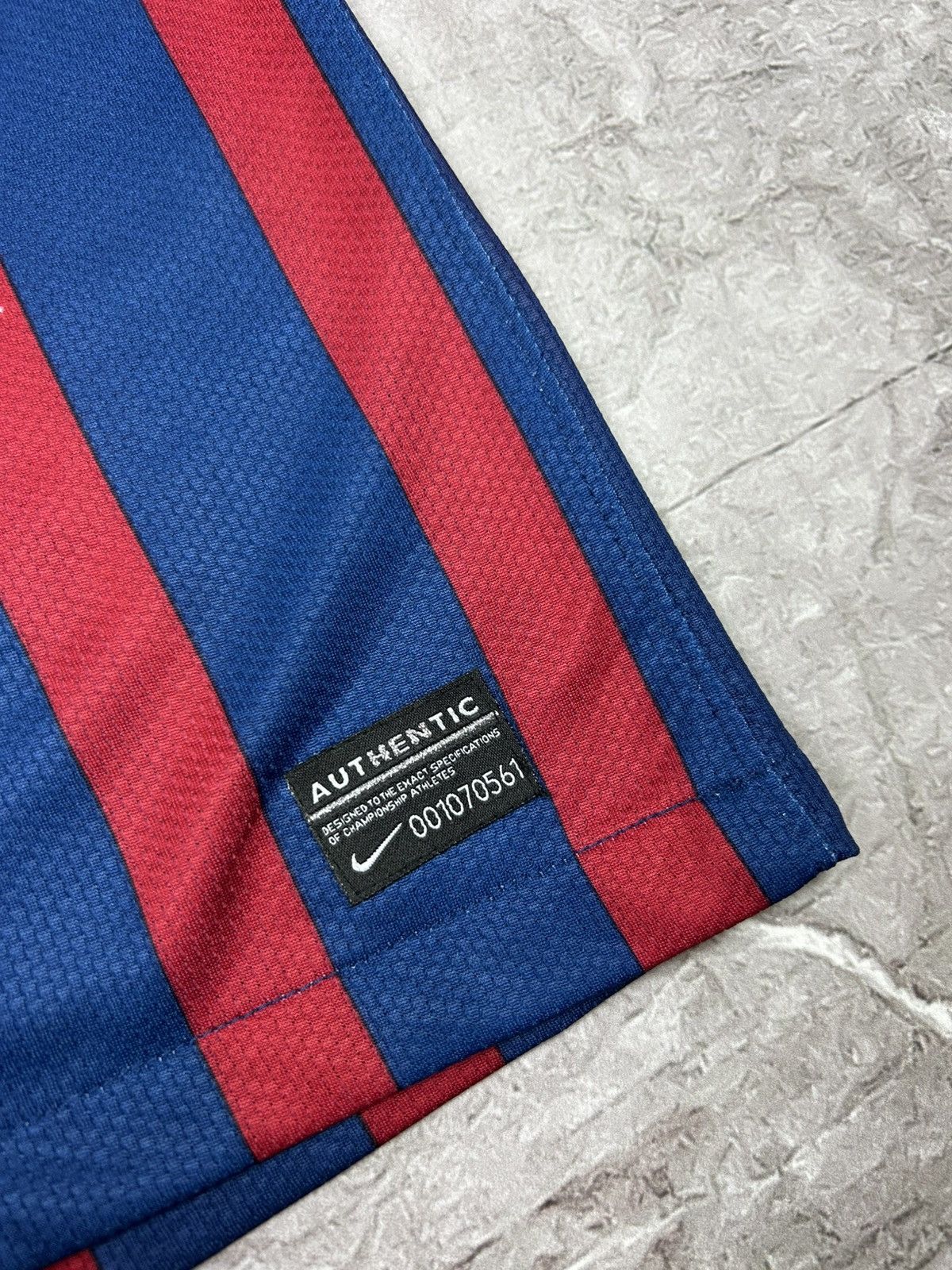 Nike Vintage Nike Barcelona soccer jersey 10 Messi Size L Size US L / EU 52-54 / 3 - 3 Thumbnail