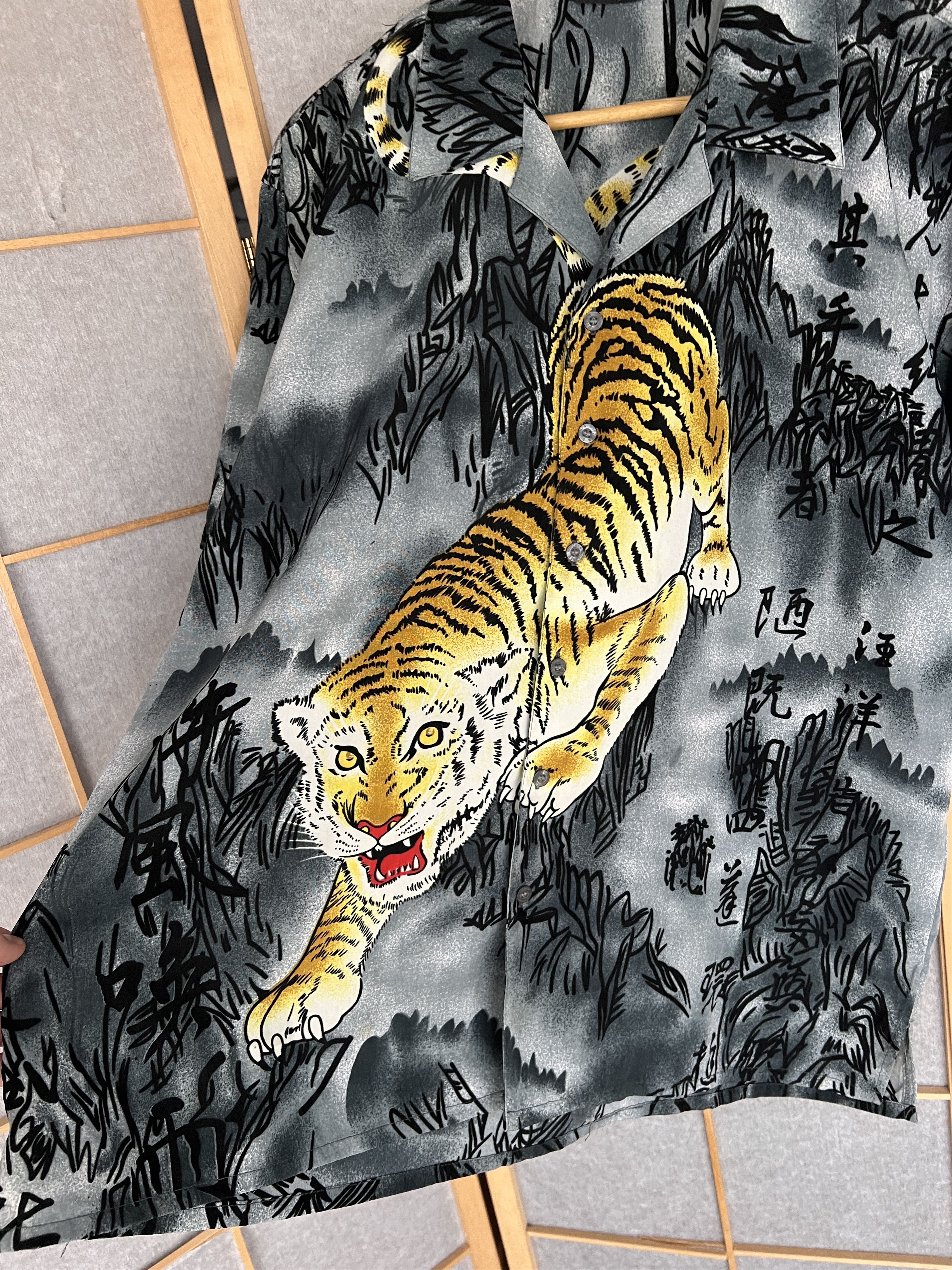 Japanese Brand Crazy! Japanese tiger vintage 2000s Hawaiian shirt printed Size US L / EU 52-54 / 3 - 3 Thumbnail