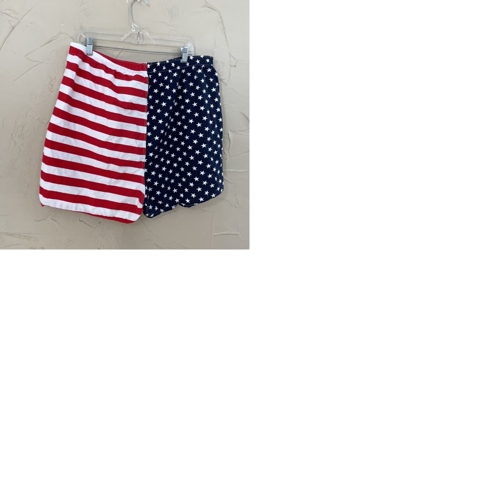 Old Navy OLD NAVY Shorts Men XL AMERICAN FLAG PRINT red white blue Stretch Cool Summer XL Size US 36 / EU 52 - 9 Thumbnail
