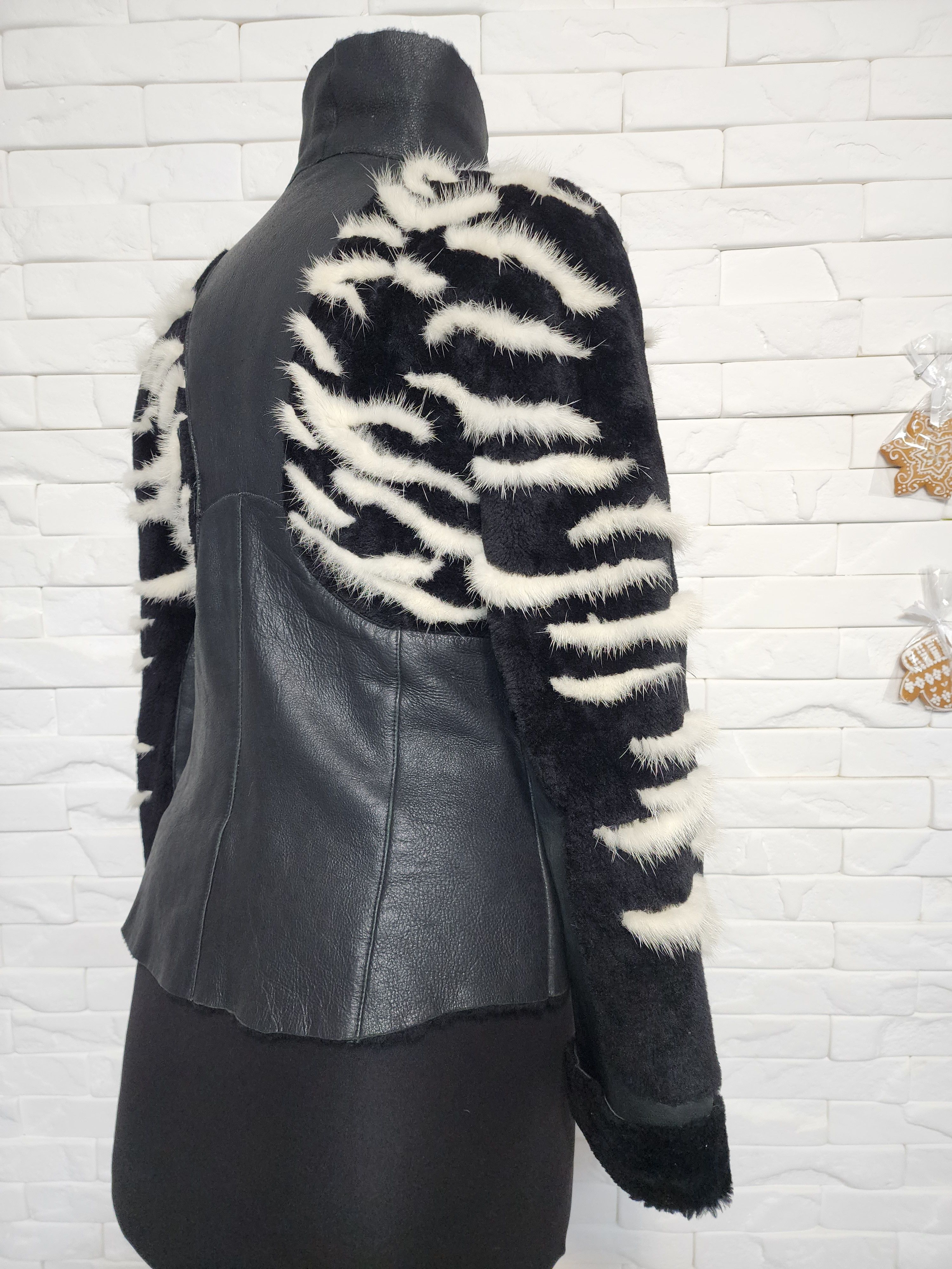 Furla Black Sheepskin Coat: Women's Genuine Fur.Mink fur. Size M / US 6-8 / IT 42-44 - 5 Thumbnail